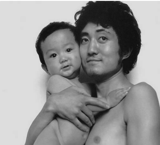 FATHER AND SON TOOK SAME PHOTO FOR 30 YEARS